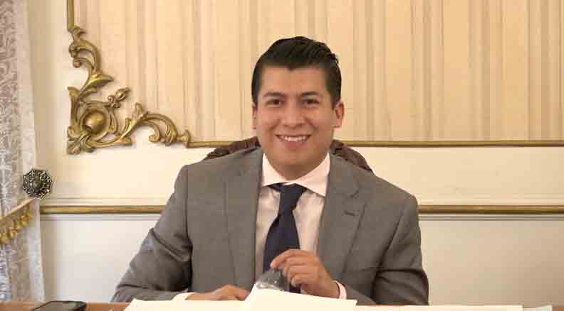 Pide Julio César regresar como regidor