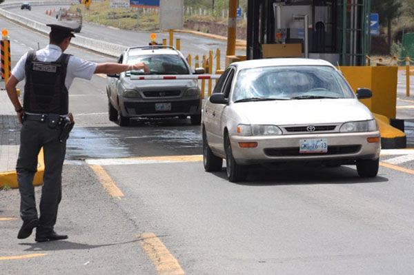 Decomisan vehículos y motocicletas en operativos policiacos