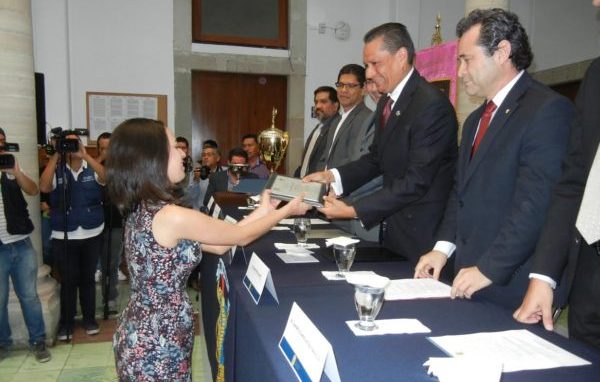 Estudiantes de la UG son reconocidos por Excelencia y Mérito Académico