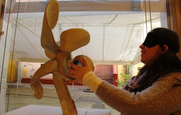 Inauguran en UG “El placer de sentir con la mirada y ver con las manos. Favor de sí tocar”