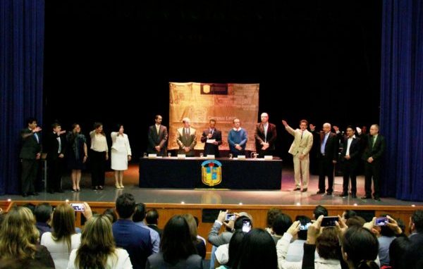 Toman protesta 9 directores en Campus León
