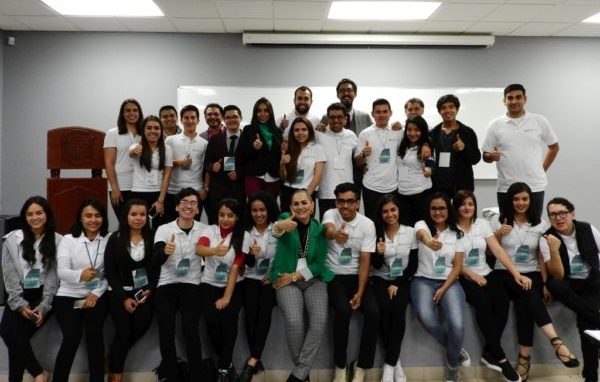 Reflexionan sobre la responsabilidad social y ecológica alumnos de la UG