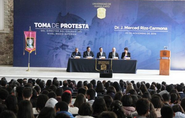 Toma de protesta del Director del CNMS UG