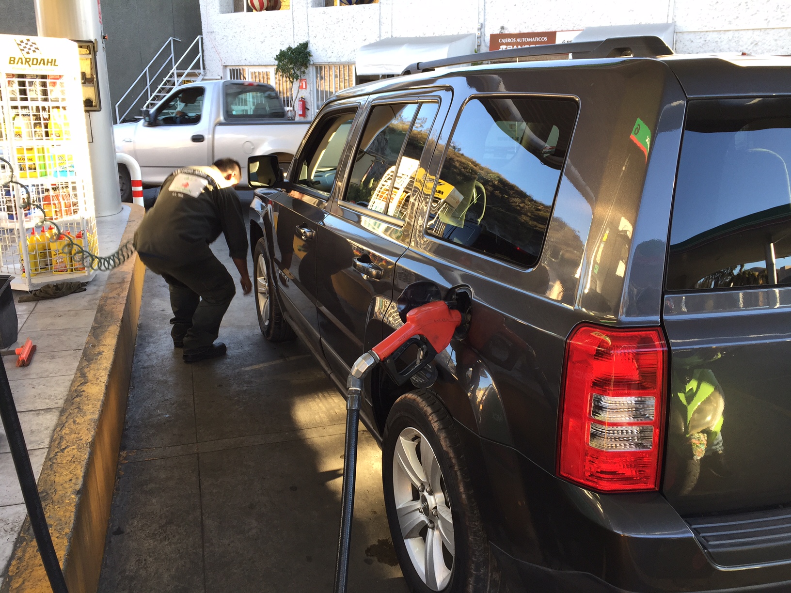 Sube hasta en un 60% demanda de combustible en la capital: Knapp