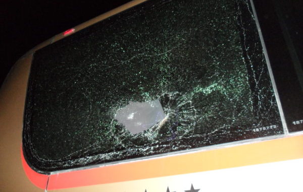 Apedrean vehículos en carretera de cuota