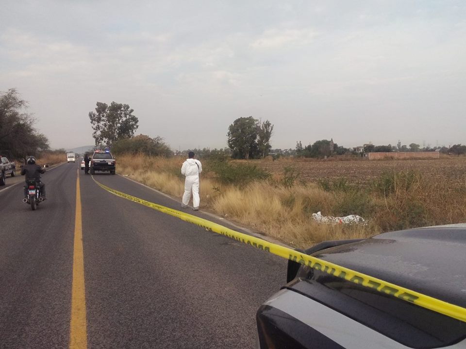 Muere hombre atropellado en carretera rumbo a Los Temascatios