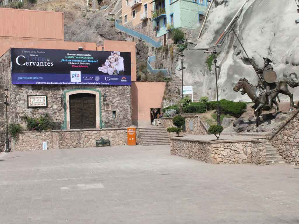 Proponen hacer grafiti en el muro gris de la plaza Allende