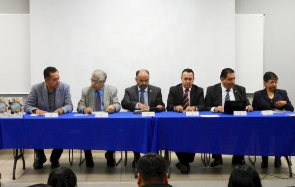 Presentan en UG libro sobre emprendeduría