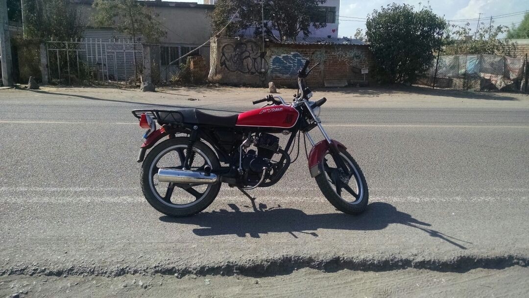 Recupera policía de Irapuato moto robada en Tomelopitos