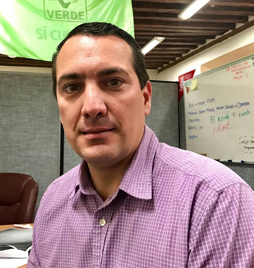 Regresa regidor más de 100 mil pesos por obra mal hecha en calle Ciprés