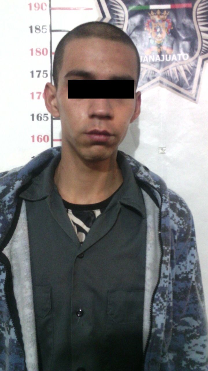 Roban a transeúnte tres personas en la capital