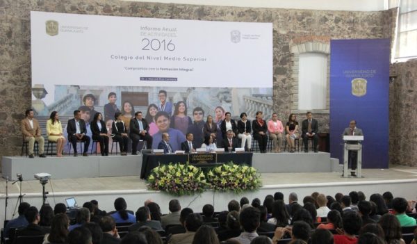 Presenta Primer Informe de Actividades Director del CNMS UG