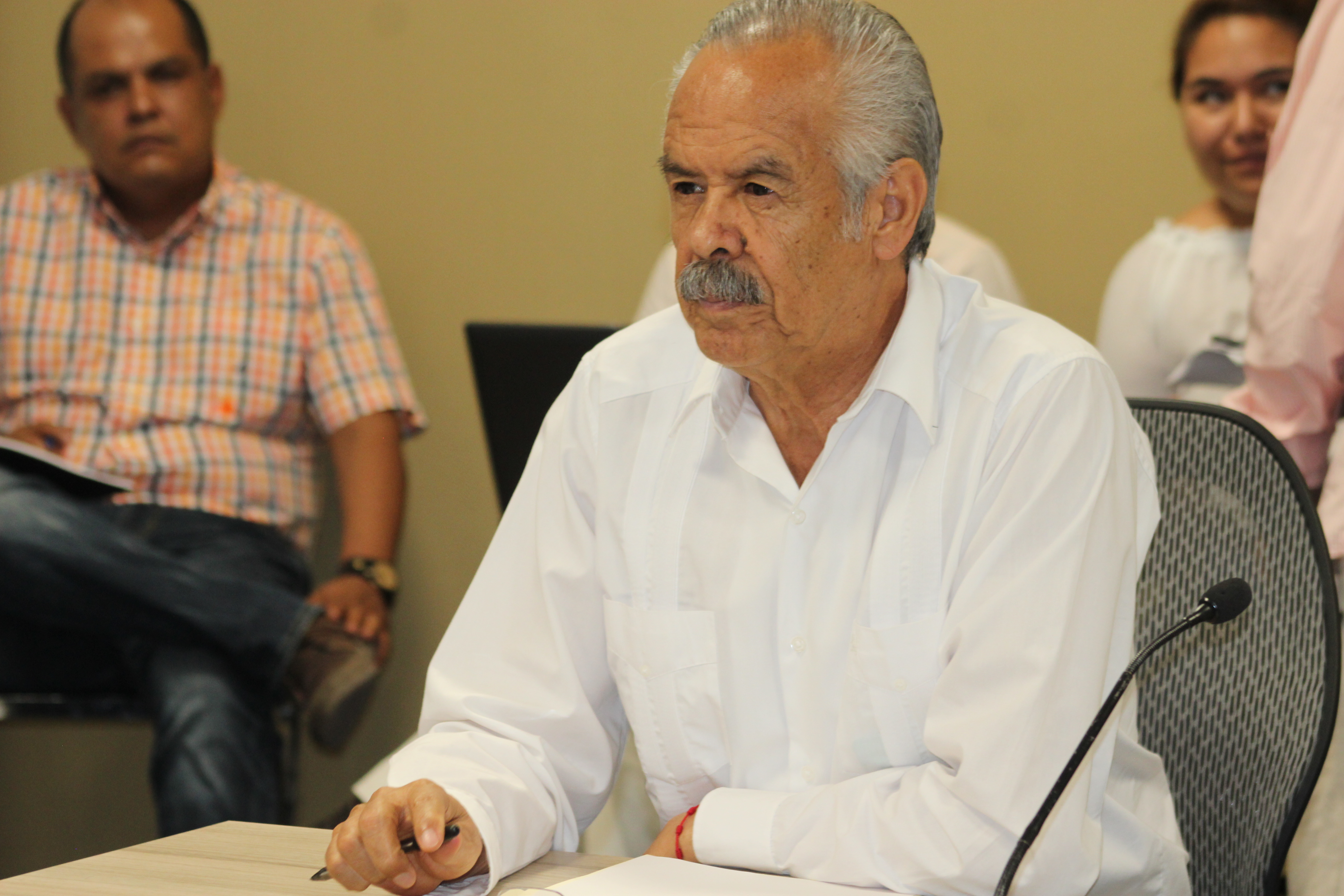 Funcionarios del Congreso incumplen con reglamento sobre el uso de vehículos oficiales
