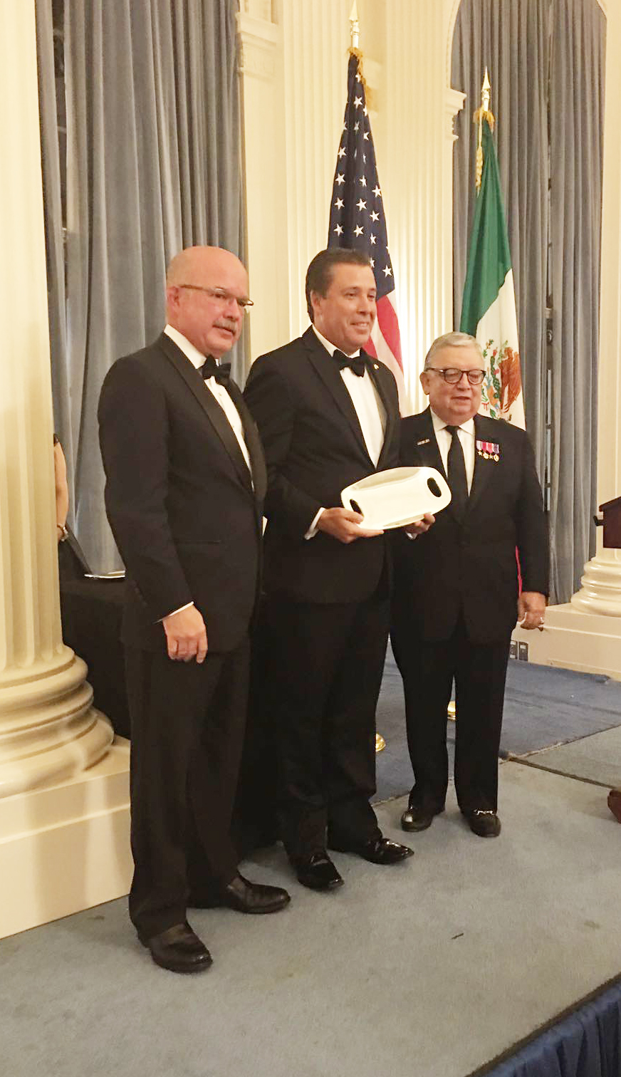 Recibe Miguel Márquez el Premio “Good Neighbor Award”