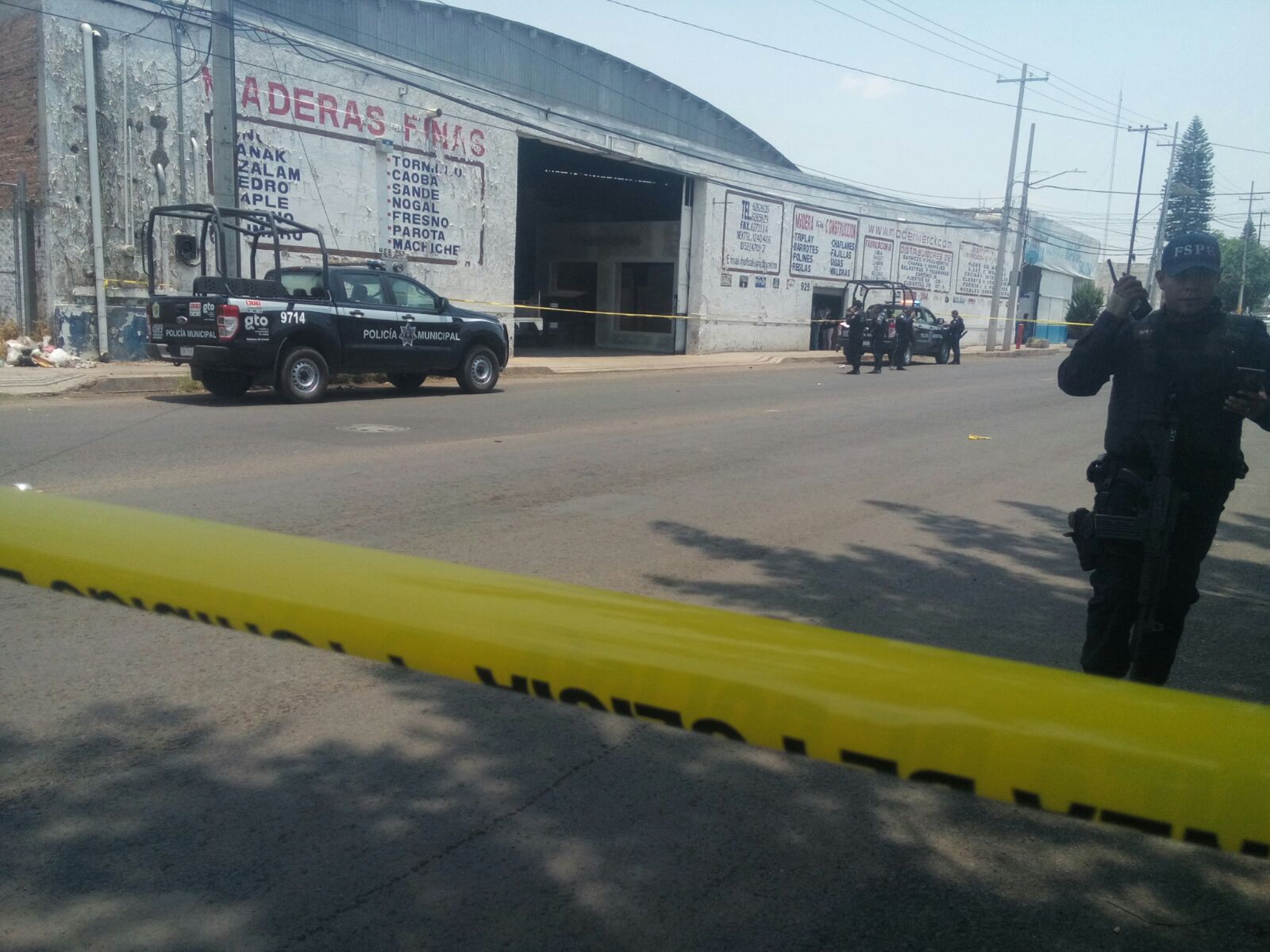 Atacan Maderas Finas de Irapuato; un muerto y varios heridos
