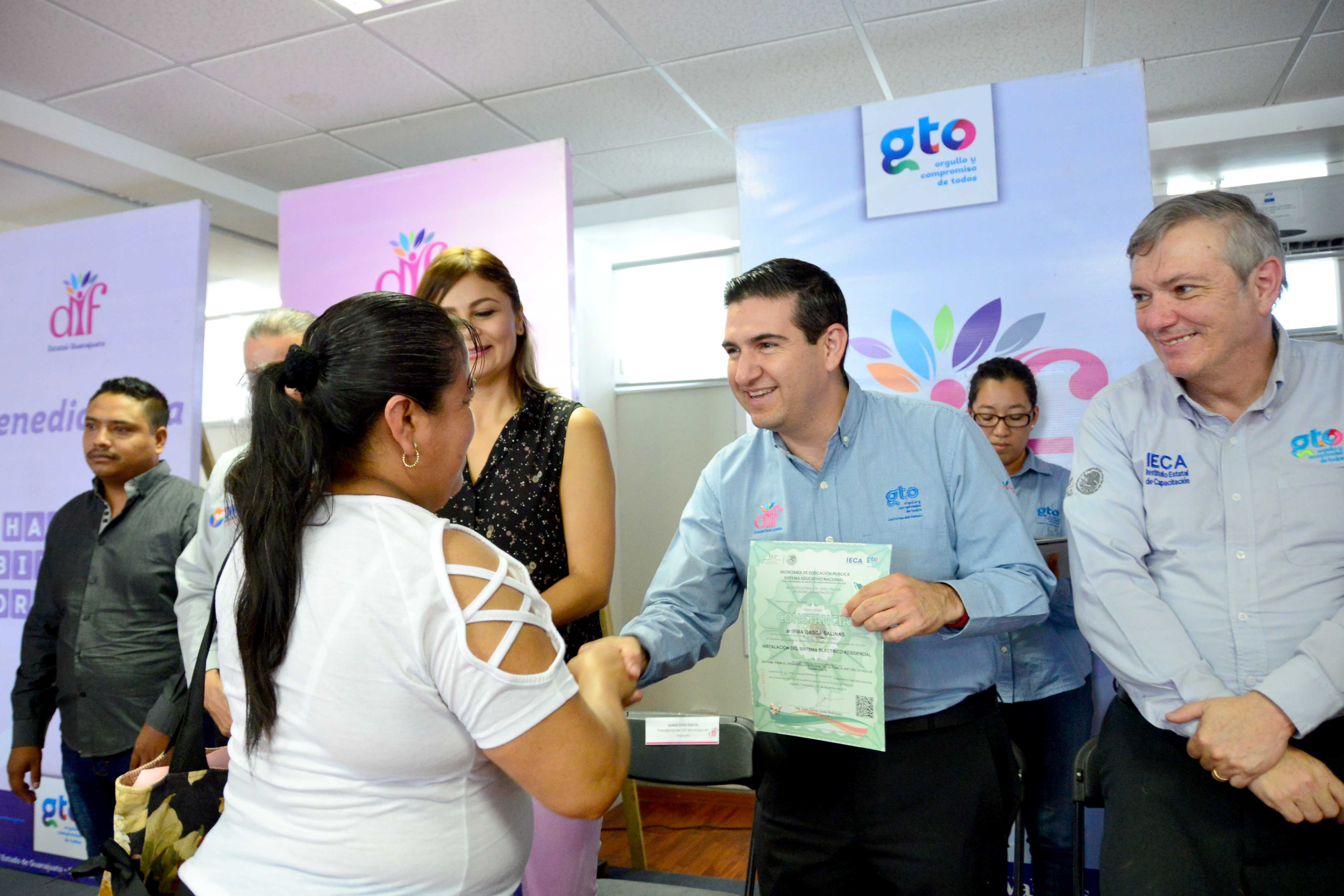DIF estatal capacita en oficios a 678 beneficiarios del programa “Mi casa Diferente, mi hogar con valores”
