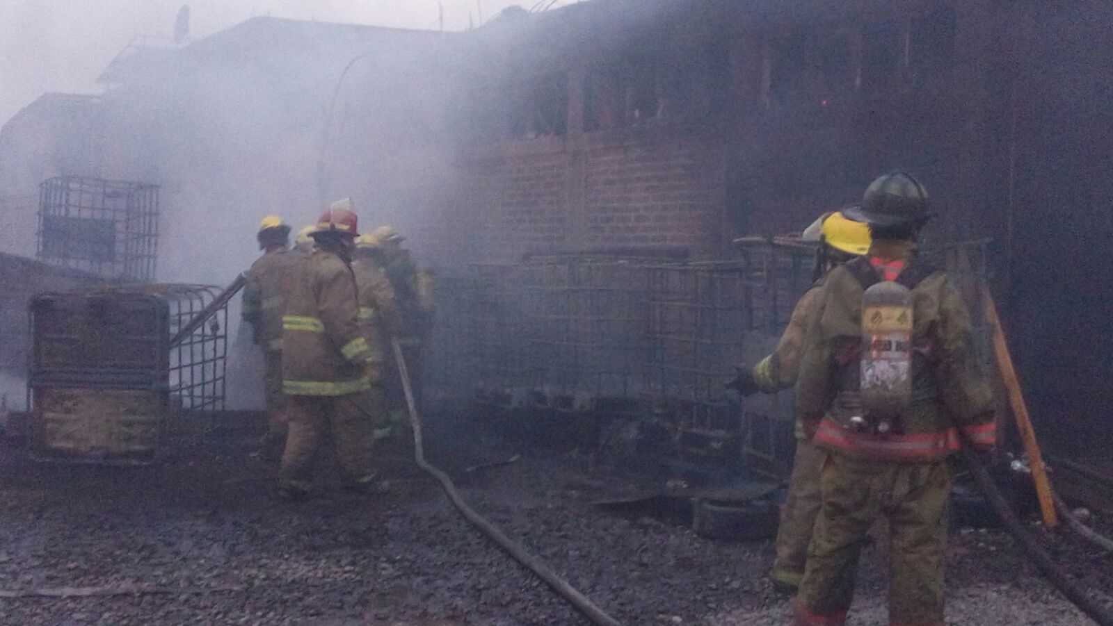 Se incendia bodega de tarimas