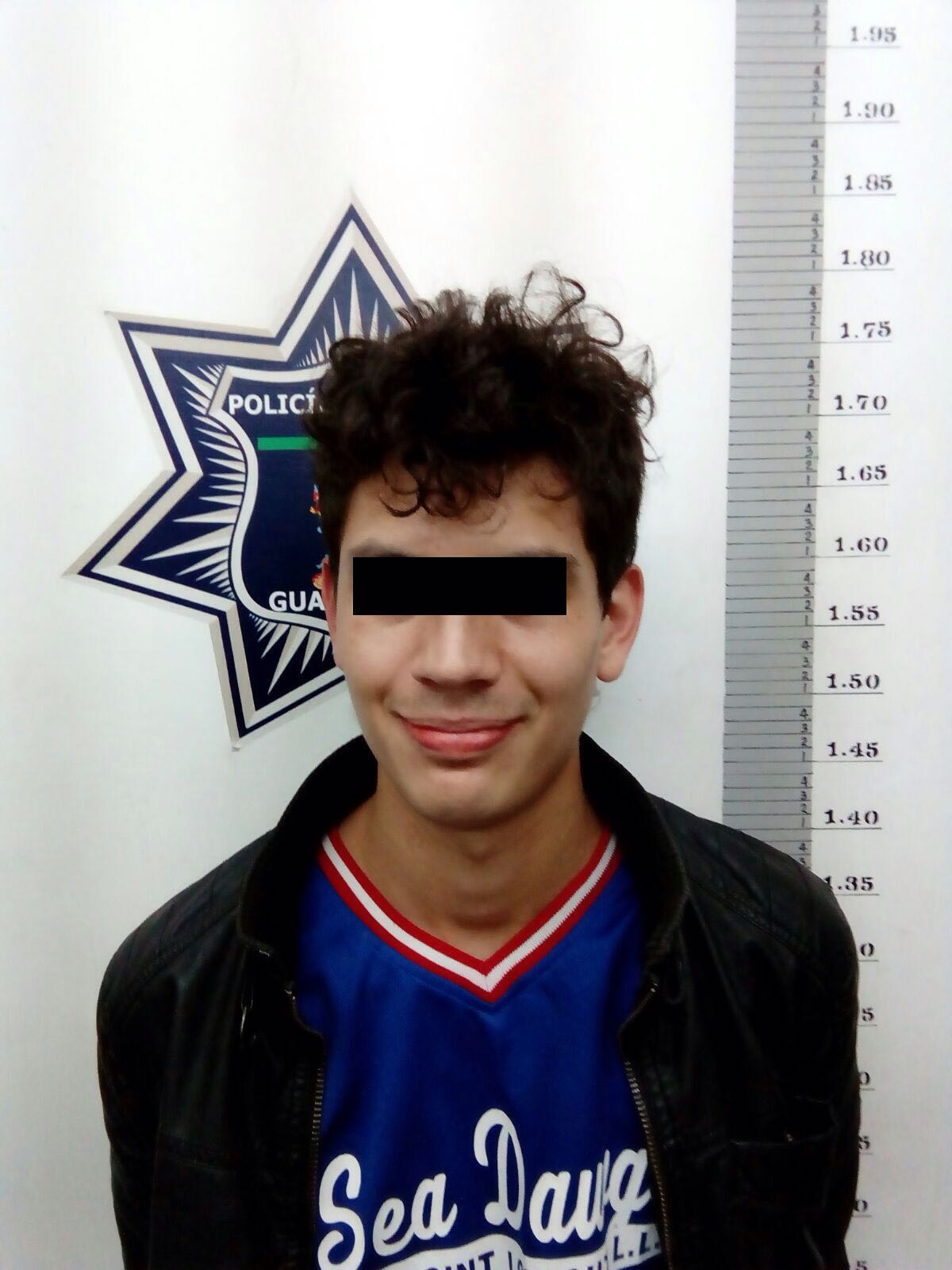 Detienen a cinco con arma blanca