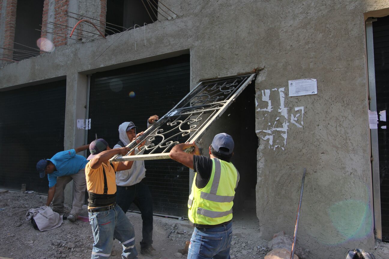 Demuelen obra por no contar con permiso