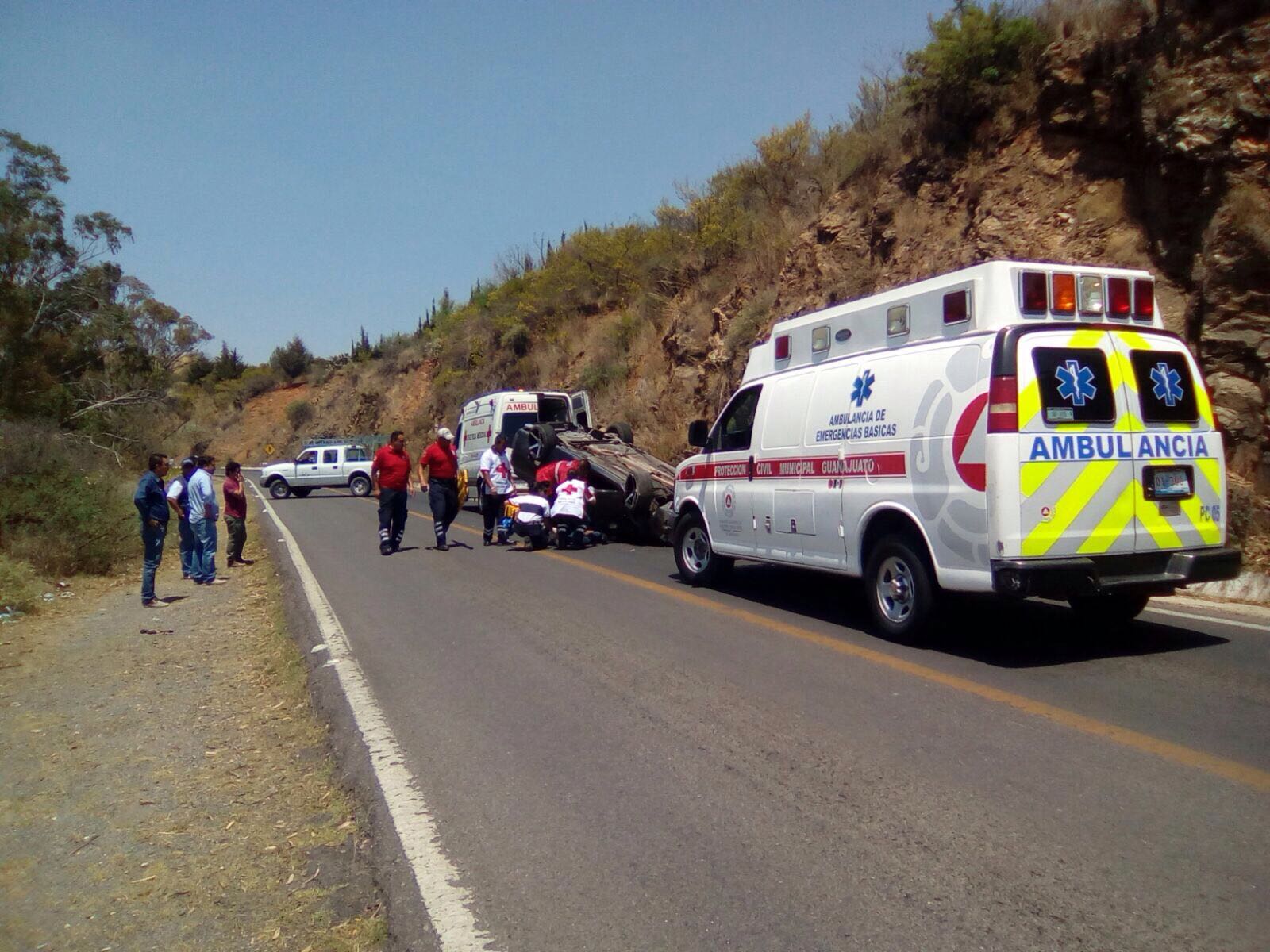 Vuelca en la carretera a Santa Rosa
