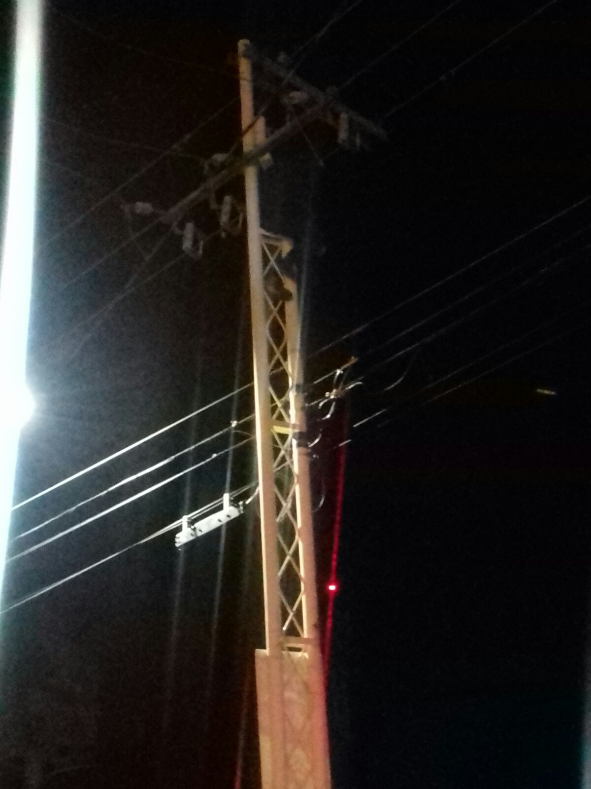 Recibe descarga eléctrica y fallece