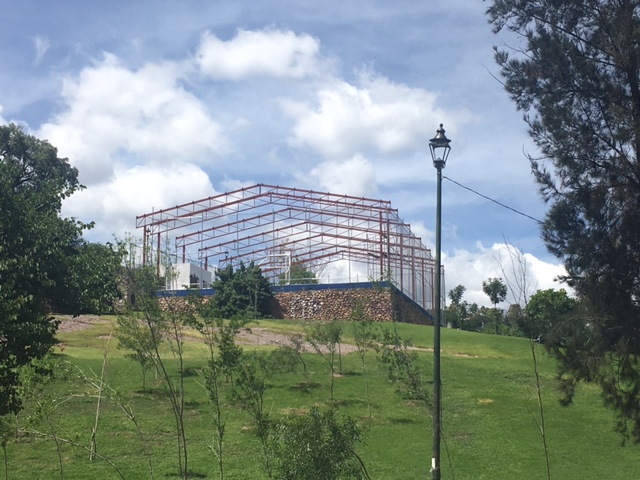 Esperan deportistas terminen pronto obras en la cancha de Los Pastitos