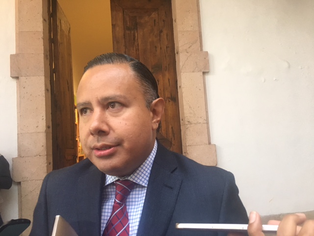 Alcalde asegura tener apoyo del Ayuntamiento para el proyecto de estacionamientos