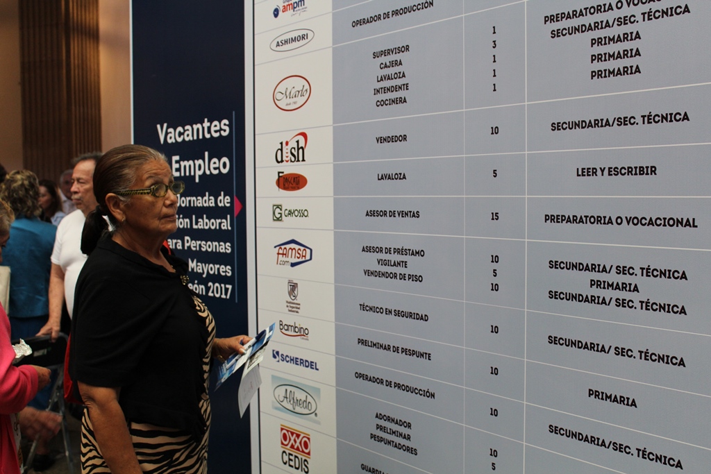 Acerca SDES empleos a adultos mayores