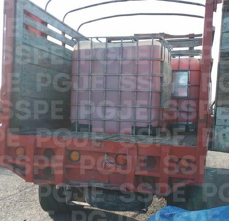 Aseguran en SMA  camioneta cargada con 3,300 litros de combustible presuntamente robado