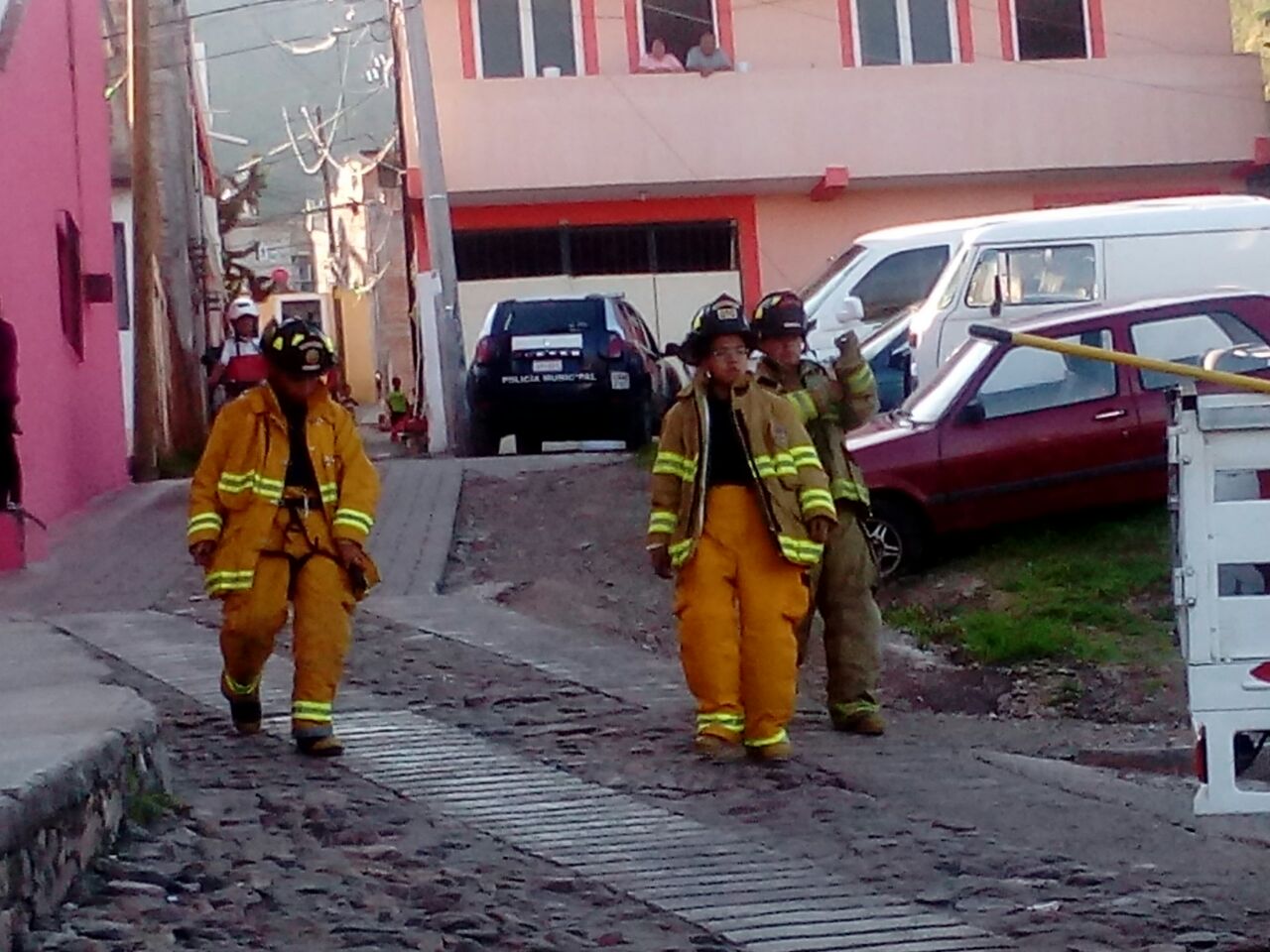 Niño recibe descarga eléctrica mientras jugaba en su casa