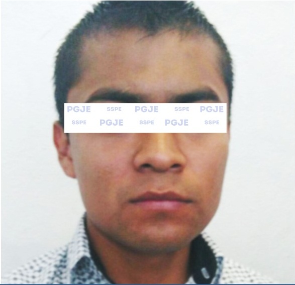 Amenazó y agredió a menor