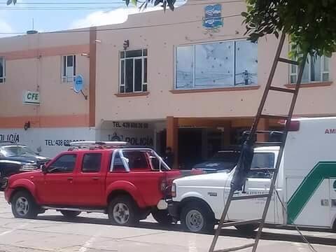 Atacan dirección de seguridad pública de Pastor Ortíz Michoacán