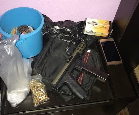 Decomisan arsenal y  drogas en operativos