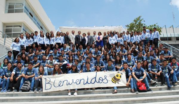 UG recibe a estudiantes de Veterinaria con jornada académica, cultural y deportiva