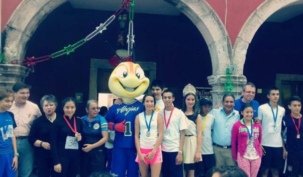 Listos los alumnos de la ENMS de Pénjamo para el traslado del fuego simbólico