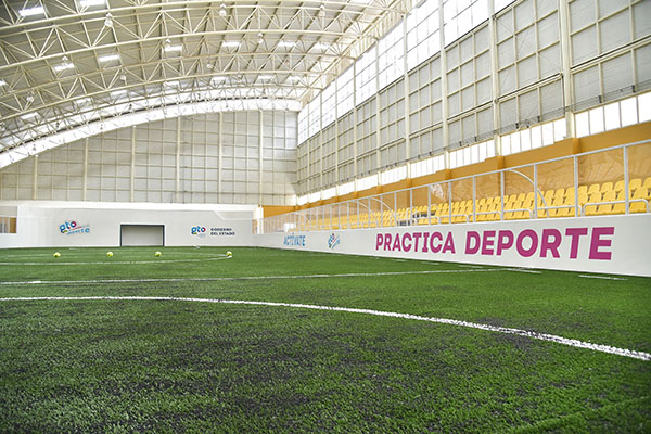 Entrega Estado obra deportiva en la capital