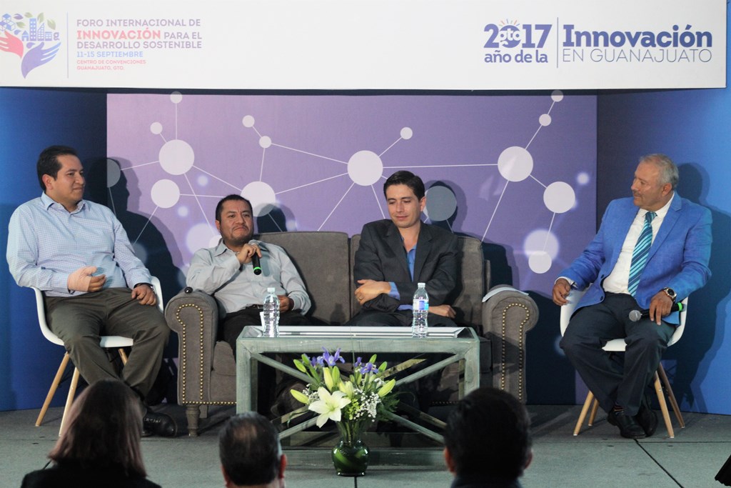 Analizan emprendedores universitarios vinculación de proyectos