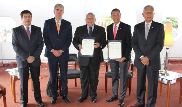 Firma UG acuerdo para favorecer movilidad académica con la Universidaddel Estado de Río de Janeiro