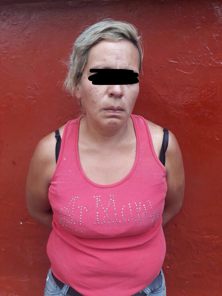 Detienen a tres en auto robado