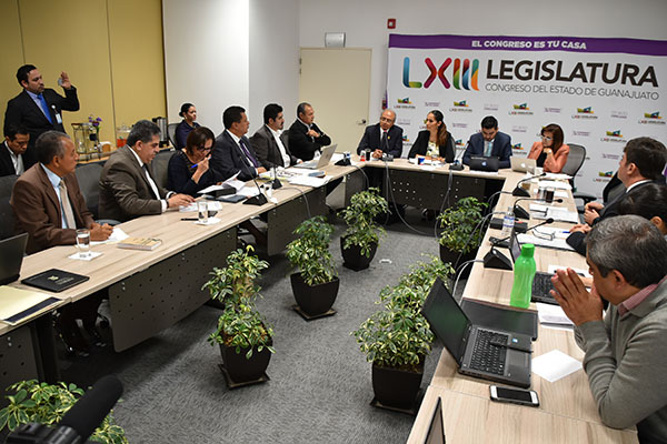 Revisan iniciativa de reforma en materia laboral