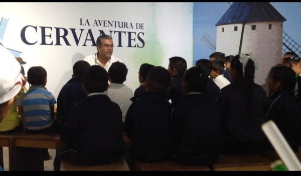 Profesor de la UG acerca la lectura a los jóvenes