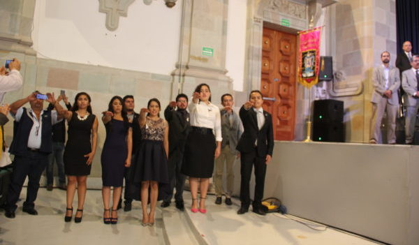 Rinden protesta representantes de las 24 mesas directivas de la UG
