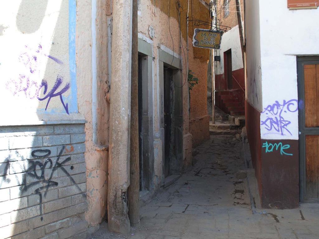 Familias se roban la luz en ocho callejones de la capital