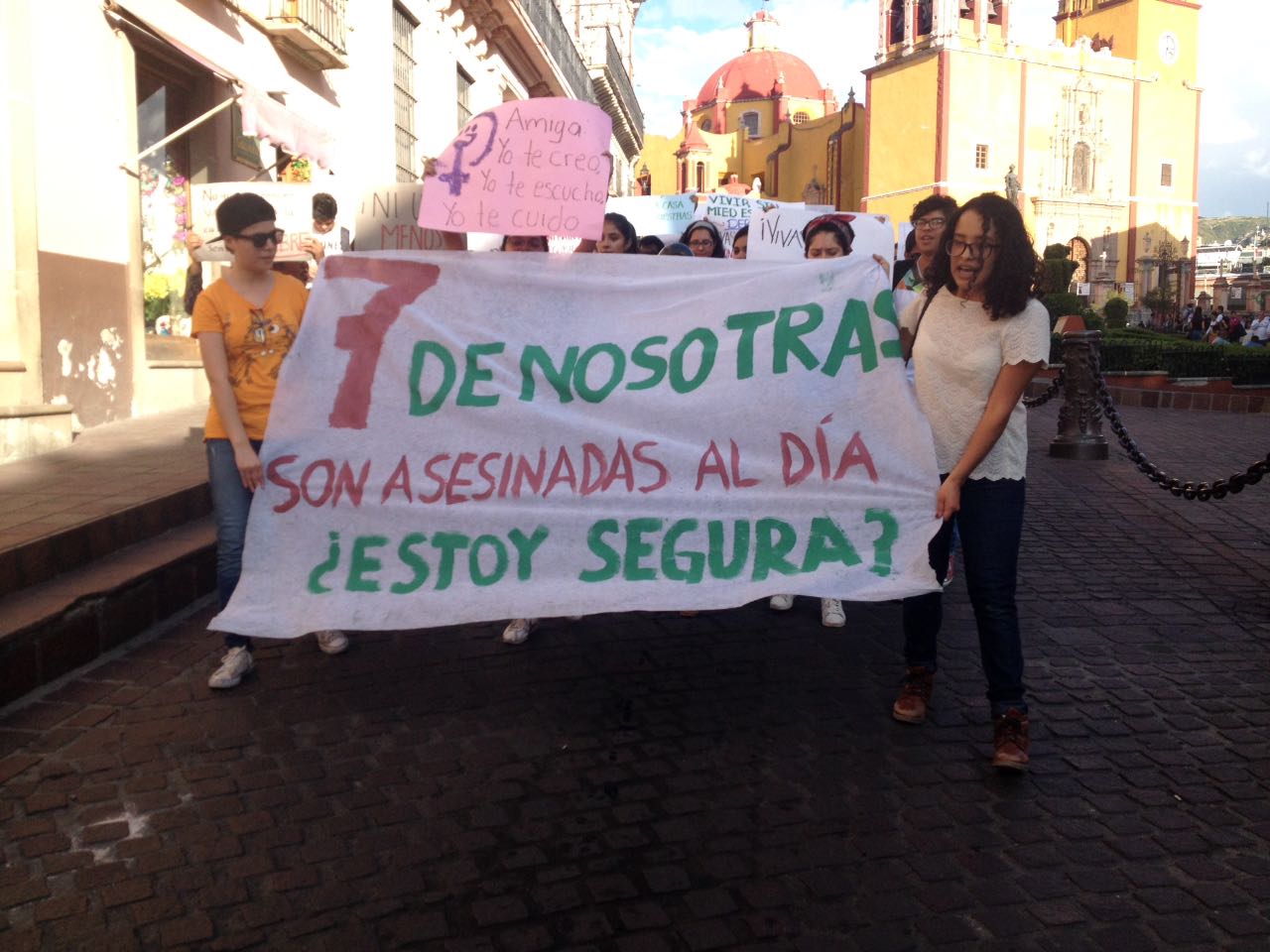 Marchan por Mara en la capital guanajuatense