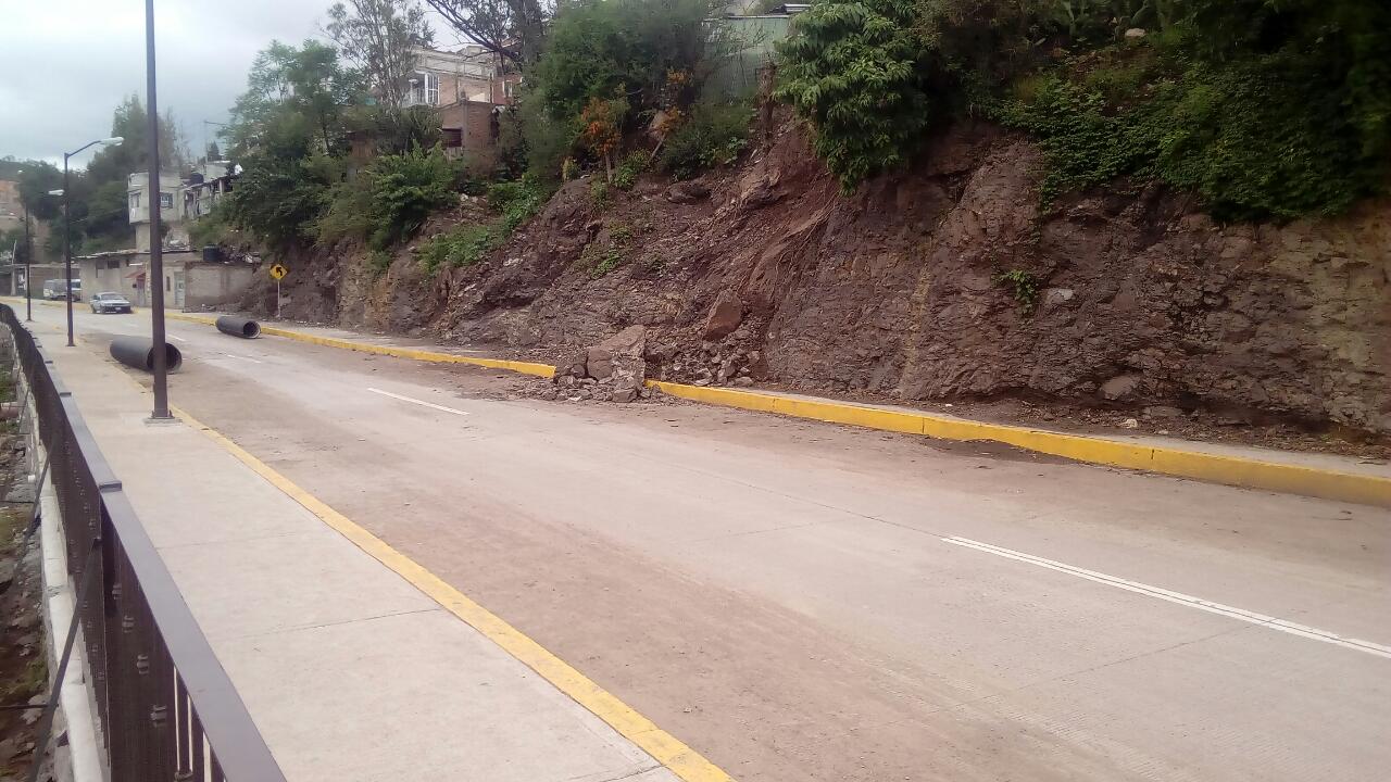 Lluvias atípicas en la capital provocan deslaves