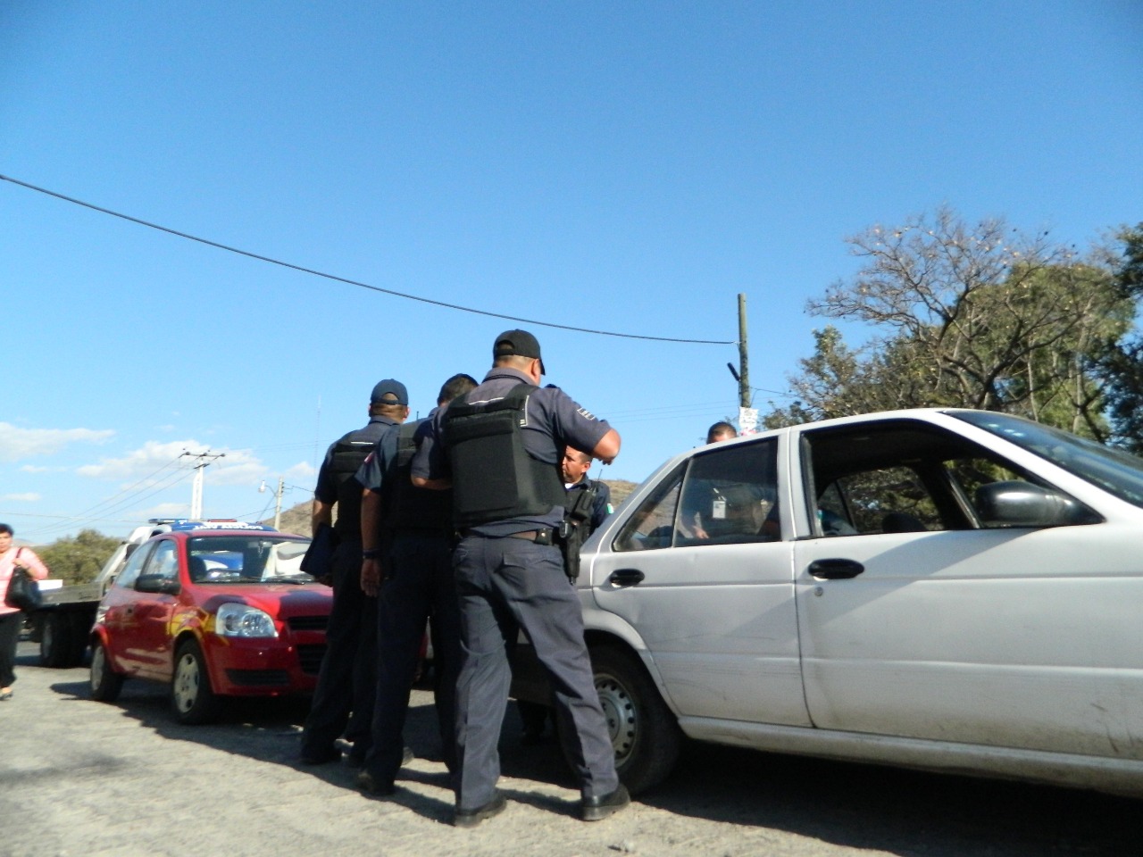 Atacan a balazos a ministeriales y lesionan a civil