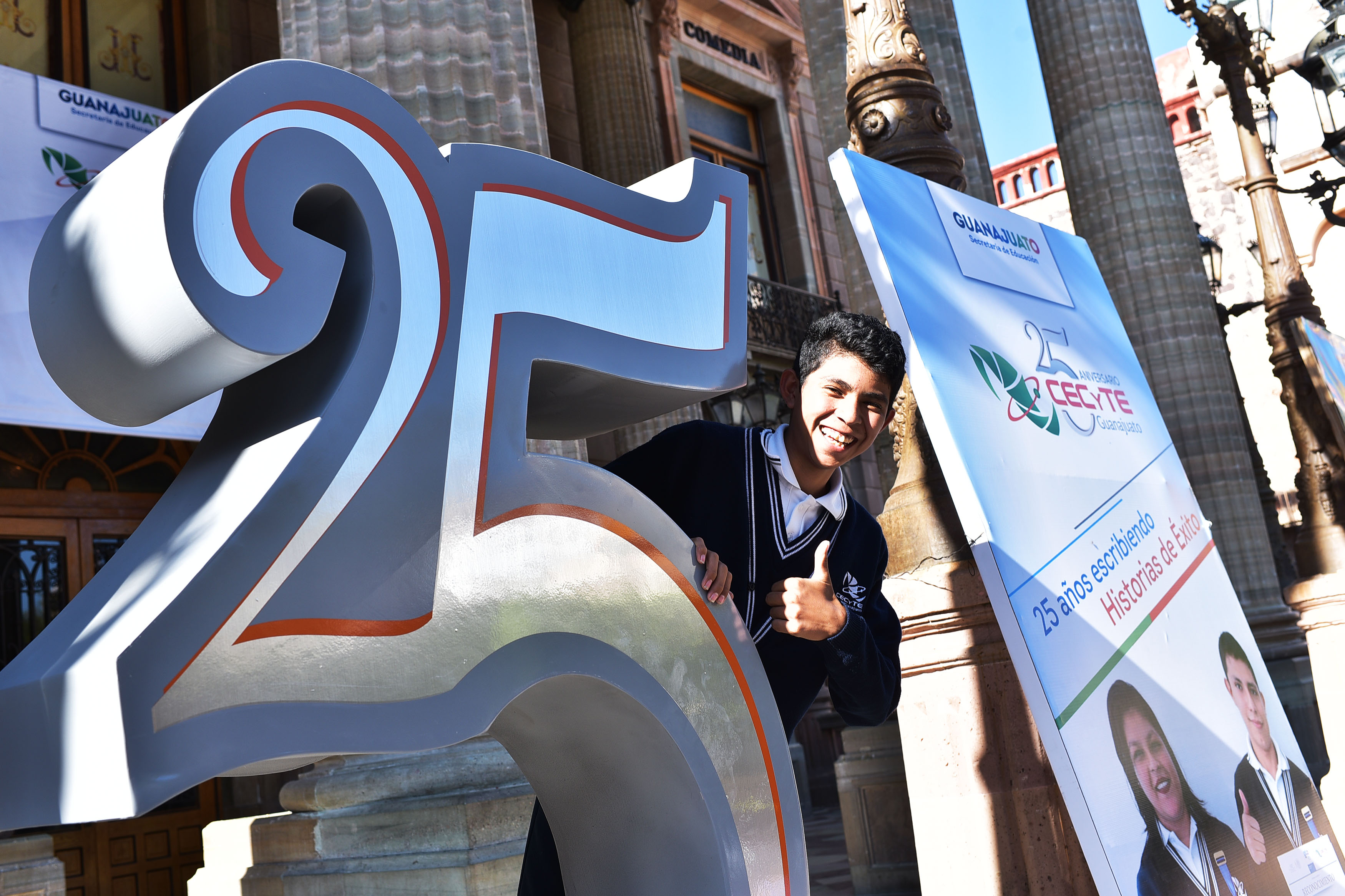 Cumple CECyTE XXV años en Guanajuato “Escribiendo Historias de Éxito”