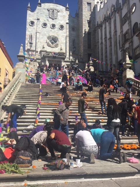Mega ofrenda revive unión entre estudiantes de la UG