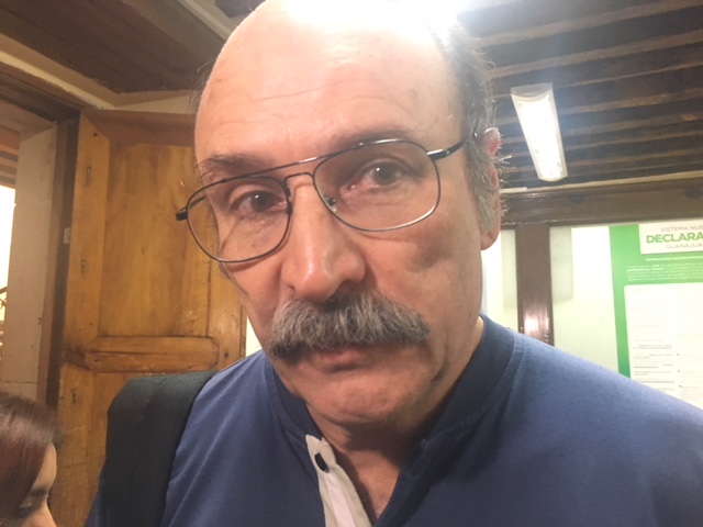 Exige regidor que se destituya a la directora de Cultura y Educación