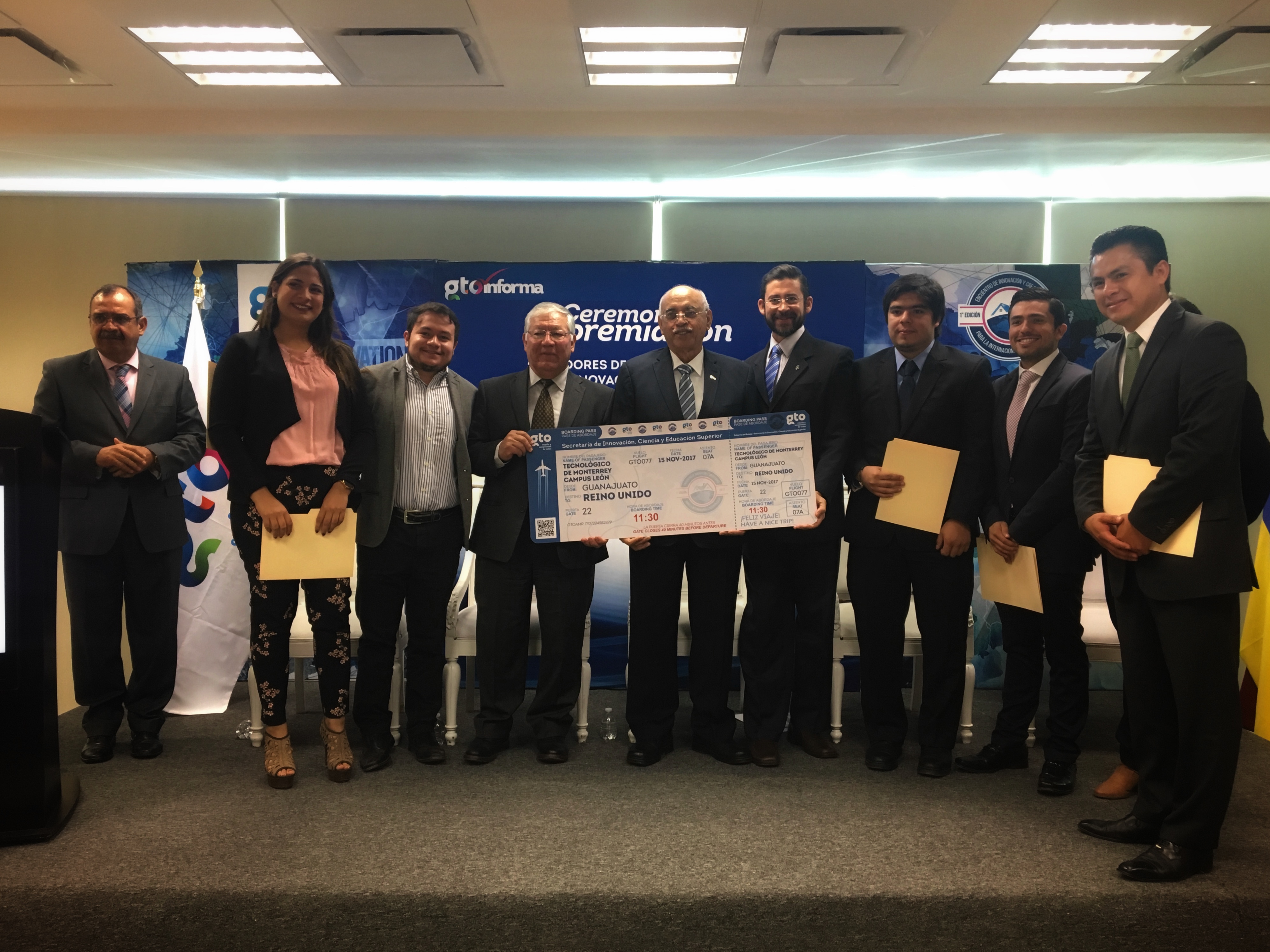 Premian a estudiantes internacionales